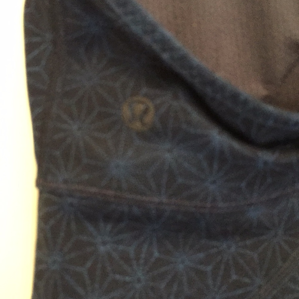 Lulu lemon yoga/exercise top. - Picture 2 of 3